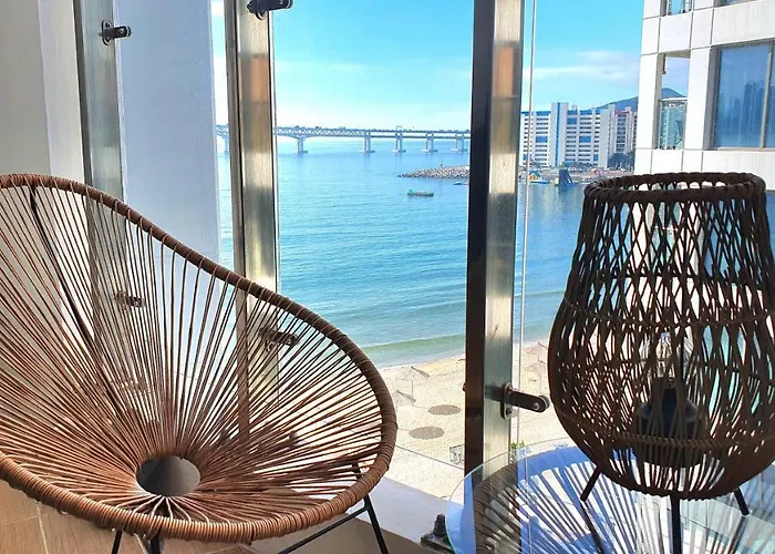 Holiday Apt Gwangan Beach광안리 드론쇼 매주토요일8시10시 바다가 보이는 숙소