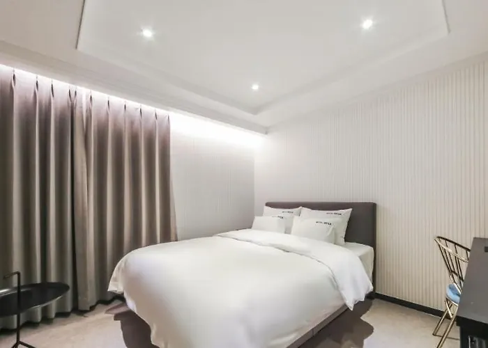 Dongnae Mega Motel