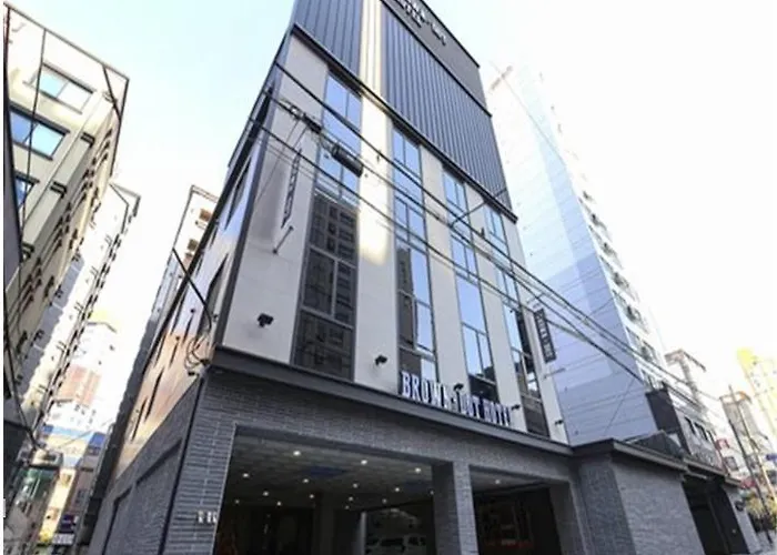 Hotel Brown Dot