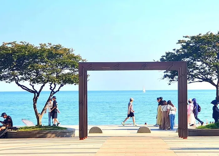 Haeundai Beach 1 Cho