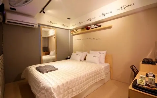 The Zzang9 Motel