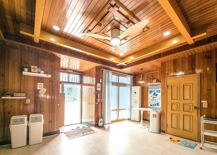 A Spacious And Pleasant Accommodation For Up To 10 People, Haeundae Station Walking 6 Minutes And Beach Walking 8 Minutes