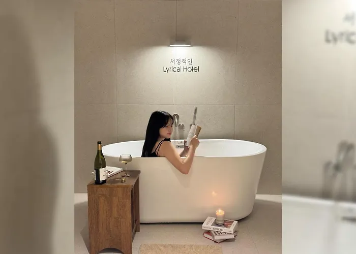 Lyrical Hotel Busan Yeongdo
