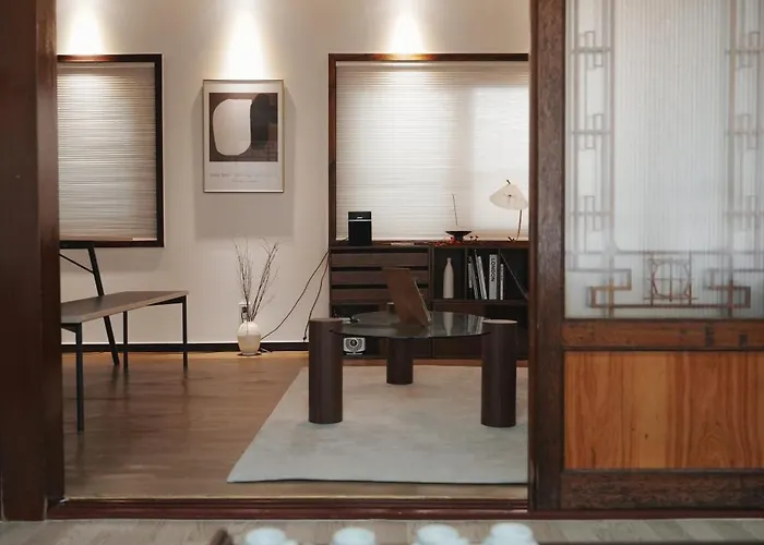 Private Hanok With Courtyard For 7, Central Busan, 10 Min To Metro