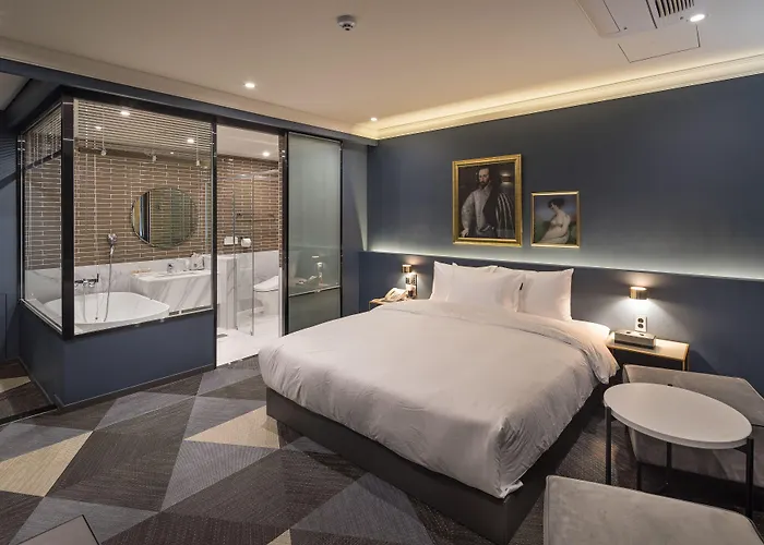 Brown Dot Hotel Songjung
