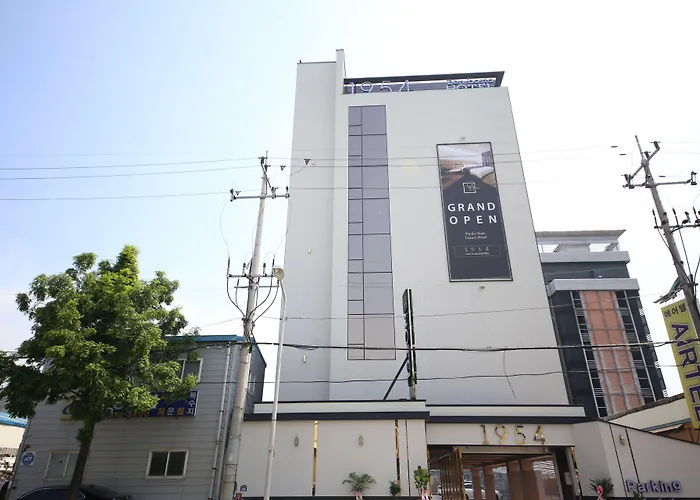 1954 Hotel