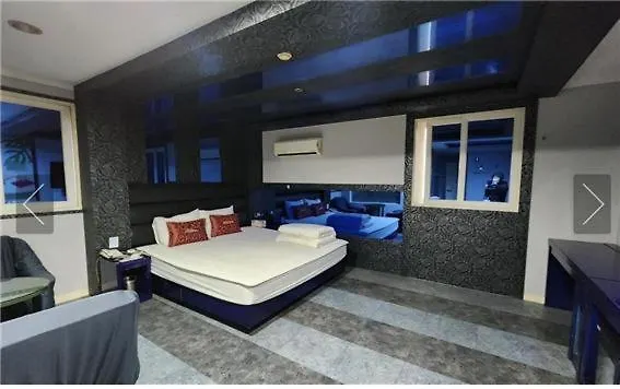 Sky Motel