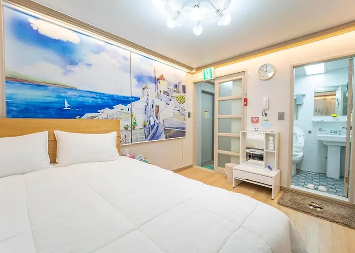 Pet-Friendly Gwangalli Beach Stay, 2 Guests, Self Check-In