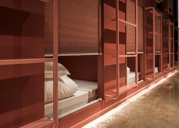 Jh Blossom Capsule And Cabin Hotel