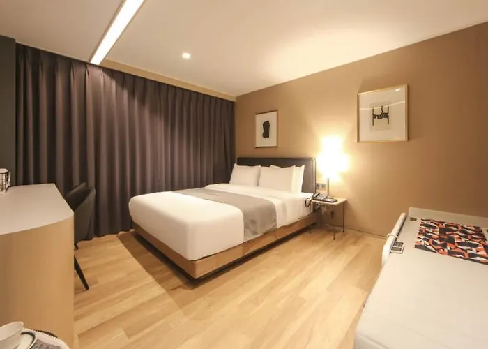 Dongnae Hound Hotel Sajik Minam Station