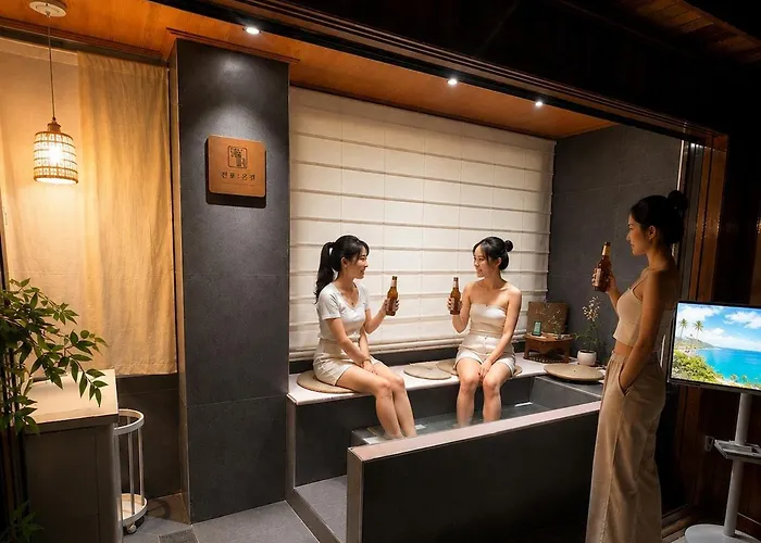 Busan 1 Stop From Seomyeon 1 Minute Walk From Jeonpo Station 97 Square Meter Private Stay 4 Queen Beds 2 Bathrooms