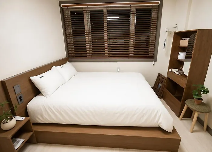 Busan 1 Stop From Seomyeon 1 Minute Walk From Jeonpo Station 97 Square Meter Private Stay 4 Queen Beds 2 Bathrooms