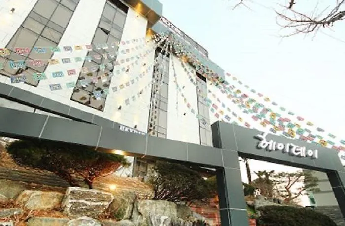 Hey Day Hotel