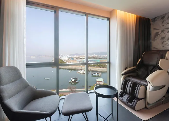 Brown-Dot Hotel Shinho
